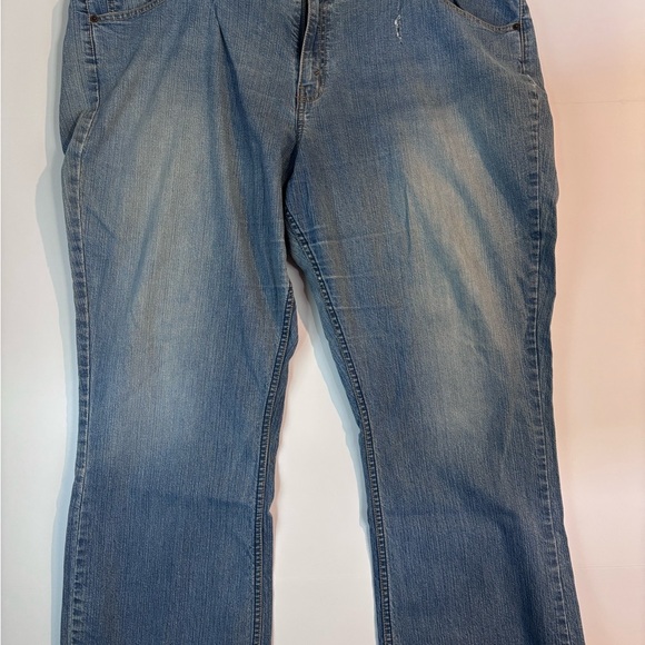 Levi Strauss Signature Bootcut Jeans Women’s 24W Short Blue Denim - Picture 1 of 13